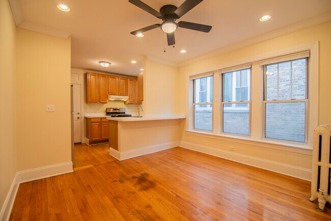 Foto del edificio - 7648 N Greenview Ave