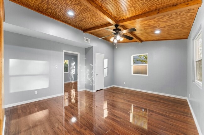 Building Photo - 916 Wilkinson Dr