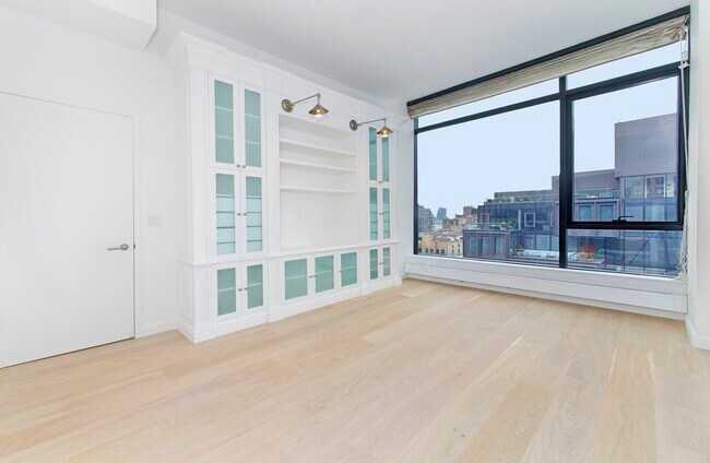 Building Photo - 255 Hudson St