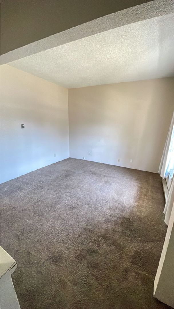 Building Photo - PRELEASING NOW! Available early September  2025 - 4 Bed/1.5 Bath