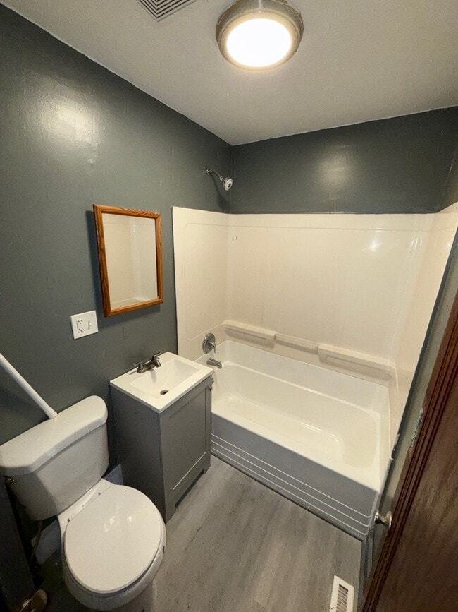 Building Photo - 201 S Memorial Ave