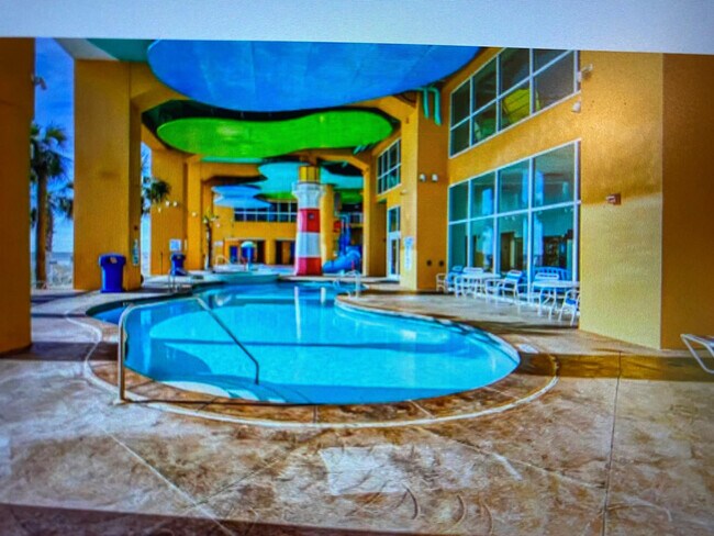 Foto del edificio - 17729 Front Beach Rd