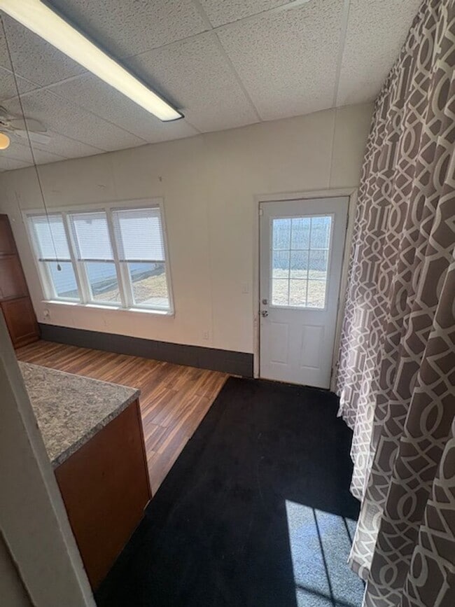 Building Photo - House with Garage for Rent 2 BR/ 2BA in Peoria 61604