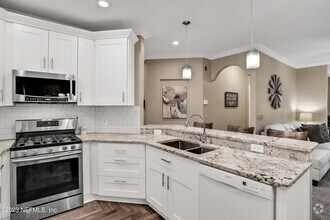Building Photo - 13810 Sutton Park Dr N