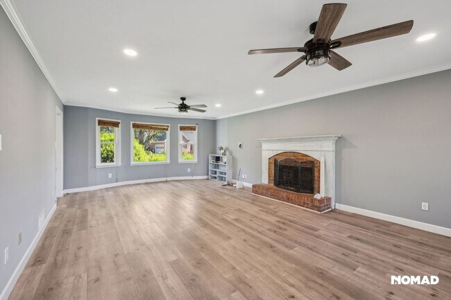Foto del edificio - Spacious 3BR, with bonus room House in Law...
