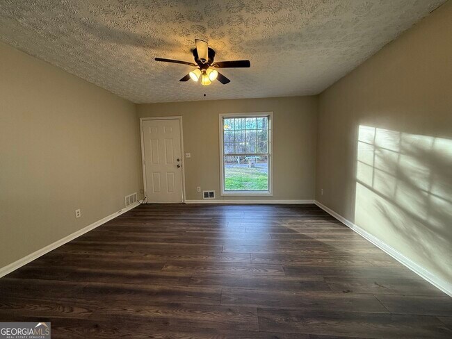 Foto del edificio - 7016 Adel Ln