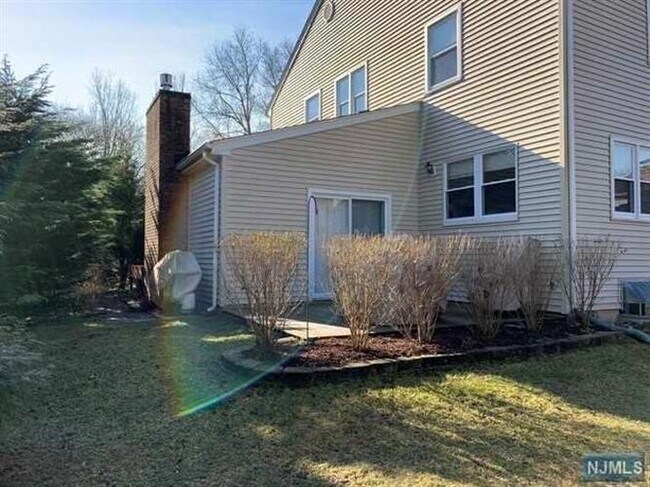 Foto del edificio - 85 Lexington Ln