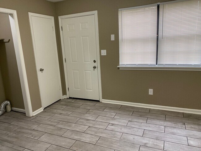 Foto del edificio - 29 Woodmont Dr