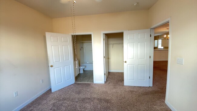 Foto del edificio - 1st Floor Unfurnished Condo in Heatherstone