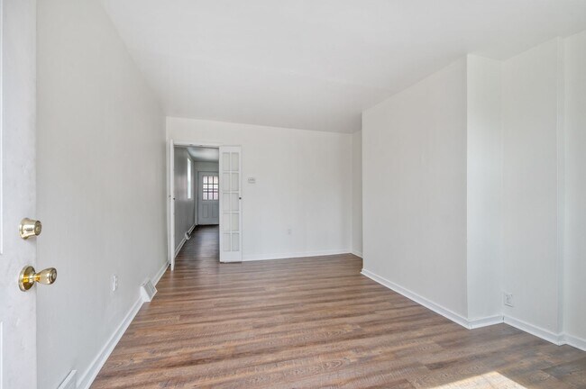 Foto del edificio - 2 bed 1 bath with fresh updates - great lo...