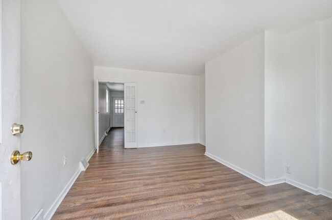 Foto del edificio - 2 bed 1 bath with fresh updates - great location, fenced in yard