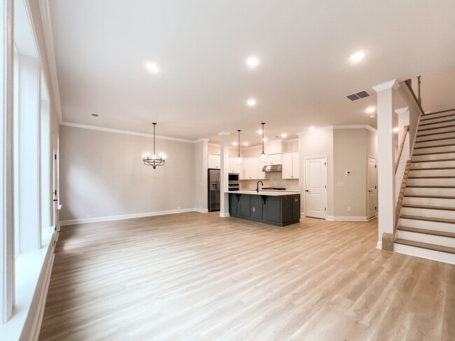 Building Photo - Experience Luxury Living: Stunning 3-Bed T...