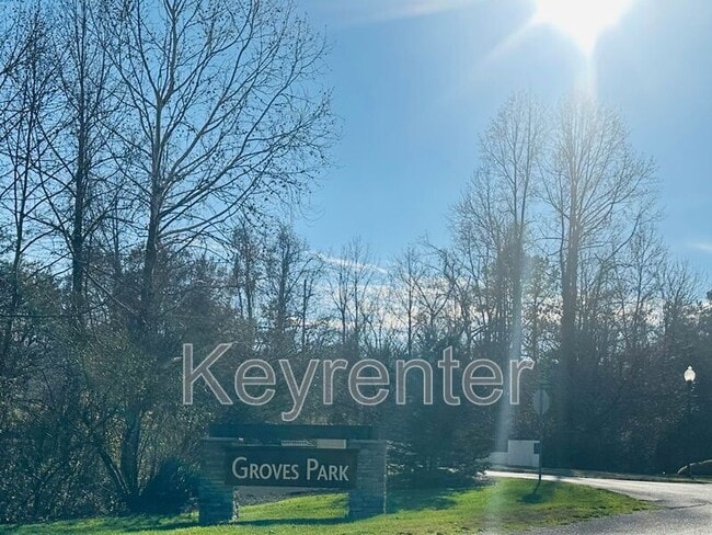 Foto del edificio - 110 Groves Park Blvd E