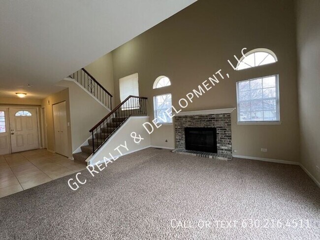 Foto del edificio - ** 3 BEDROOM / 2.5 BATH / END UNIT / SS AP...