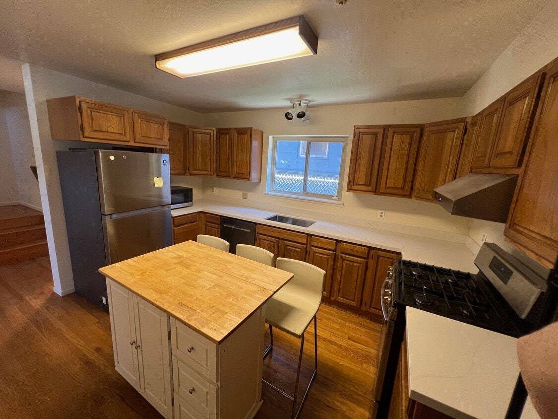 Photo - 1532 Magnolia St (Oakland, CA)