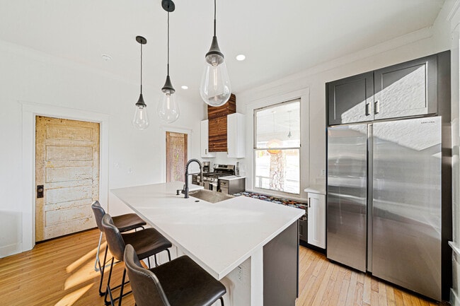 Building Photo - 540 Adams St