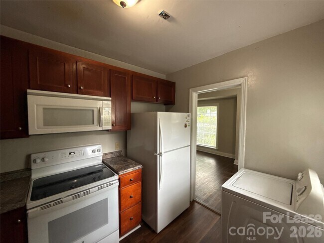 Foto del edificio - 1412 Claridge Ln