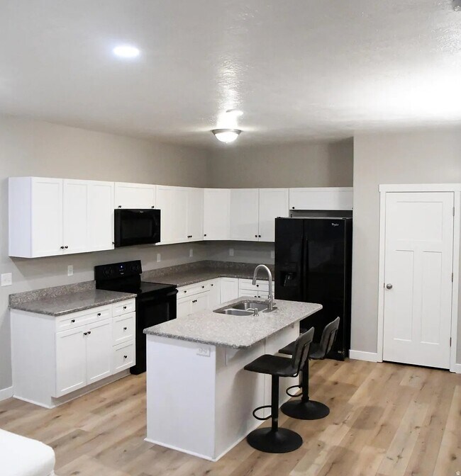 Building Photo - 1099 Emerald Pools Ln