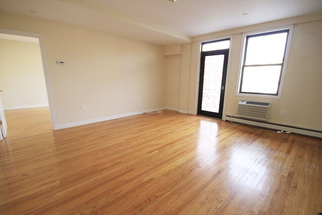 Foto del edificio - 1431 Astoria Blvd
