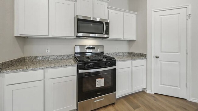 Foto del edificio - Beautiful new 4-bedroom, 2-bath home with an open floor plan, granite kitchen, two-car garage, an...
