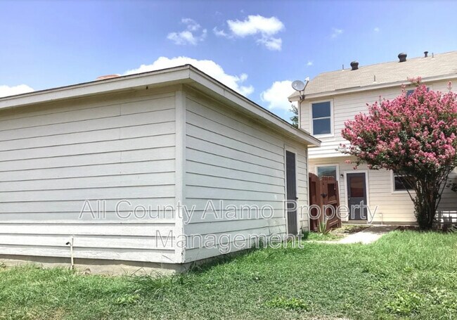 Building Photo - 10303 Lateleaf Oak