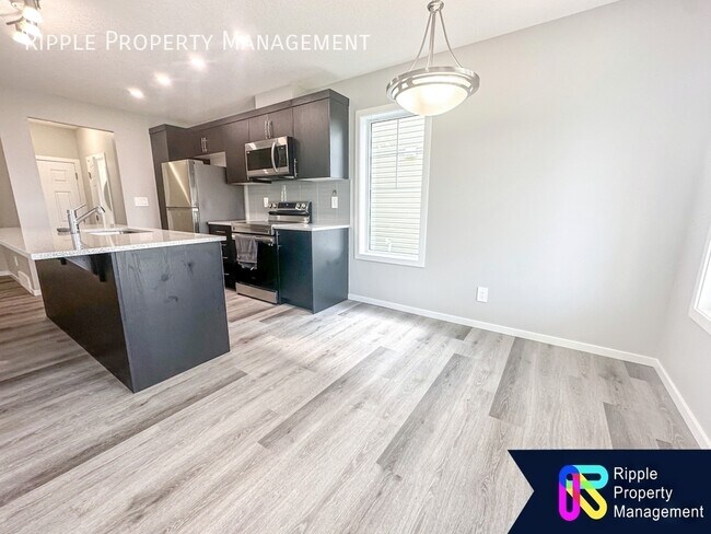 Photo du bâtiment - AMAZING MODERN 3 BEDS/ 2.5 BATHS TOWNHOUSE...