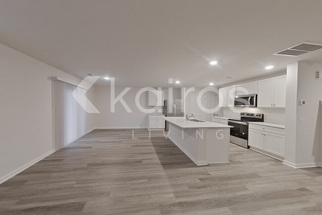 Foto del edificio - 130 Inez Ave