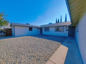 Building Photo - 546-550 E Polk St