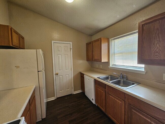 Foto del edificio - 107 Lively Oaks Dr