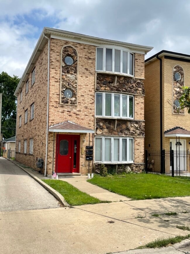 Building Photo - 6119 N Pulaski Rd