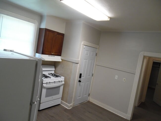 Building Photo - N261