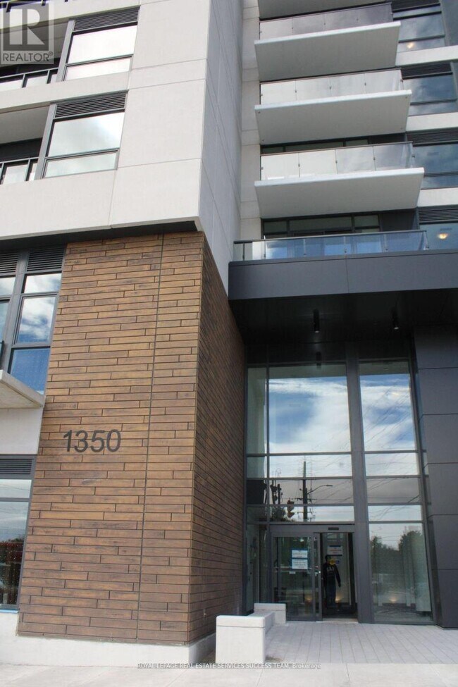 Photo du bâtiment - 1350 Ellesmere Rd