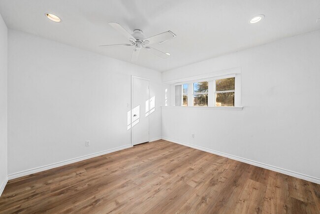 Foto del edificio - 8826 Langdon Ln