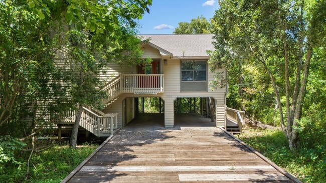 Building Photo - Secluded 3 Bedroom, 2 Bath Home w/ WaterVi...