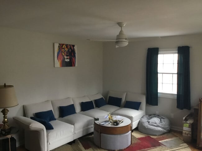 Building Photo - Room in House on Foxcroft Dr