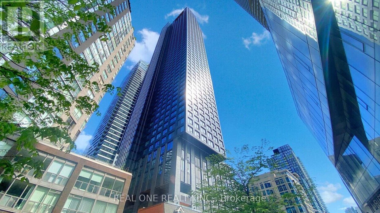 Photo principale - 8-4908 Wellesley St W