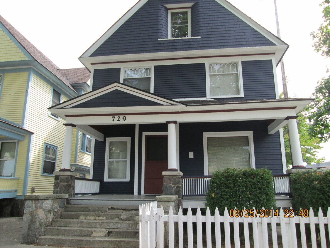 729 S Rose St Unit 2, Kalamazoo, MI 49007 Room for Rent in Kalamazoo