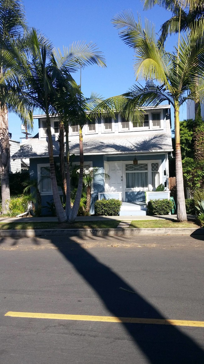 Frente - 1411 Cabrillo Ave