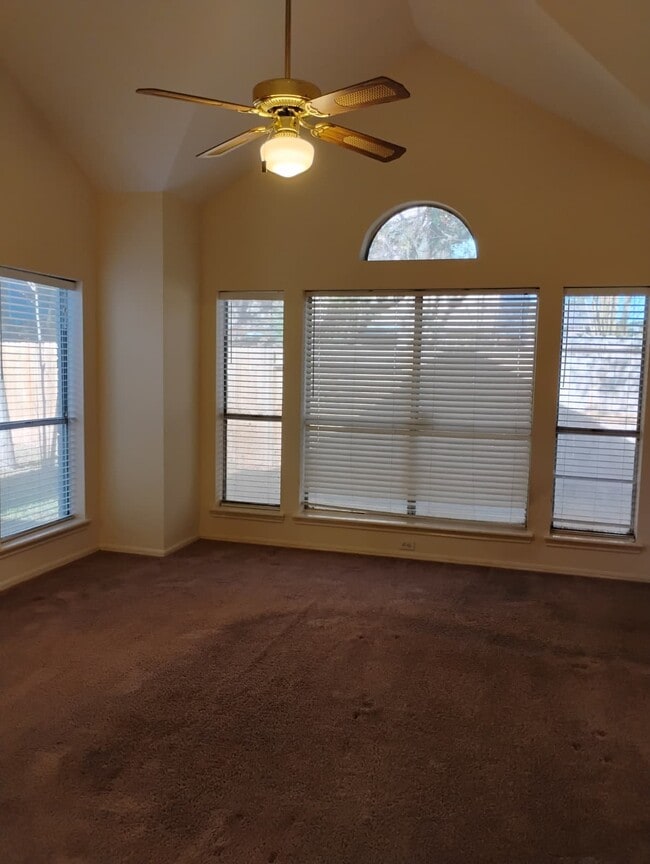 Building Photo - 231 Cedar Elm Ln