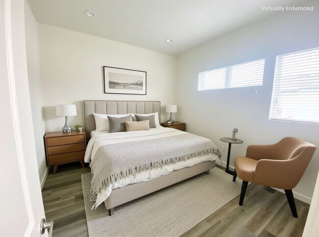 Foto del edificio - 2409 1/2 Ridgeley Dr