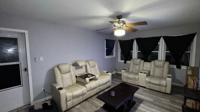 Foto del edificio - 93 Elmwood Dr E