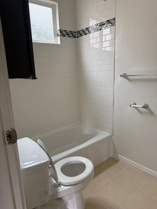 Photo - 808 2/5-805 N Poinsettia Pl Apartment