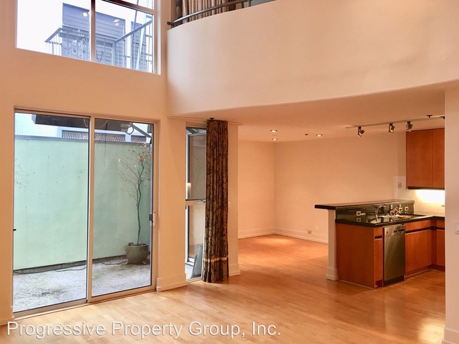 Building Photo - 1 br, 1.5 bath House - 74 Brady St #7