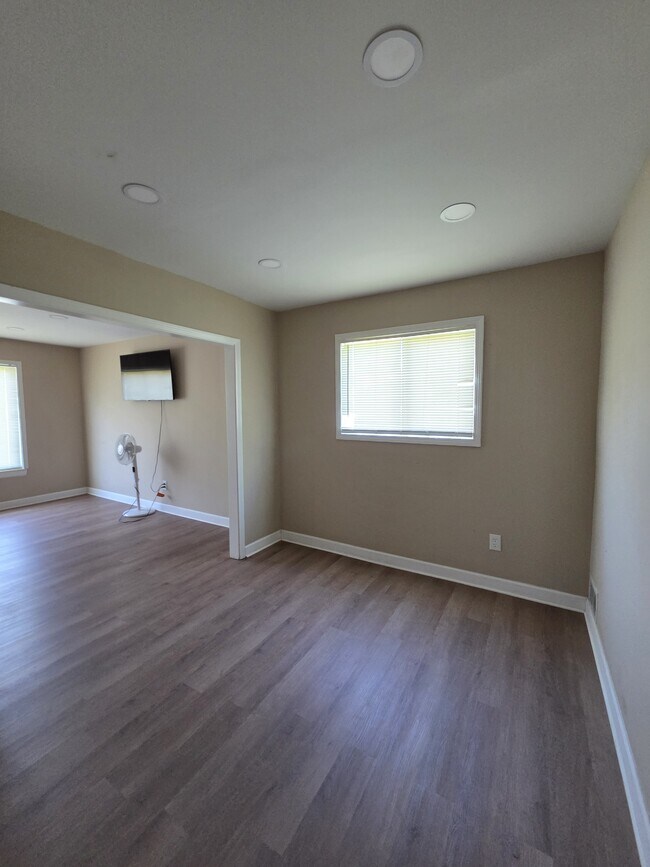 Foto del edificio - 16136 Log Cabin St
