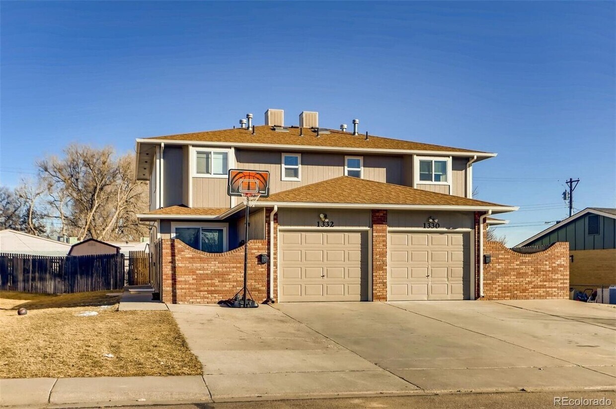 Primary Photo - Newly Renovated 4bd/3ba Duplex in North Lo...