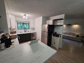 Building Photo - 7652 Wedgewood Ct