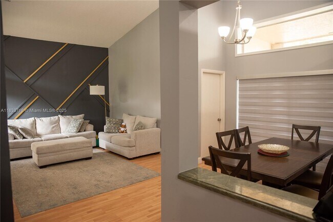 Building Photo - 216 E Bayridge Dr