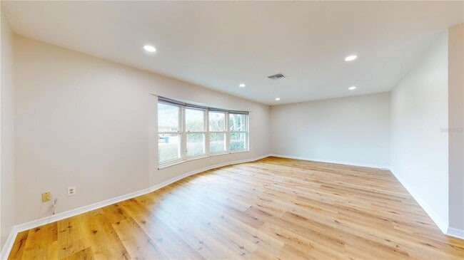 Building Photo - 3929 Doral Dr