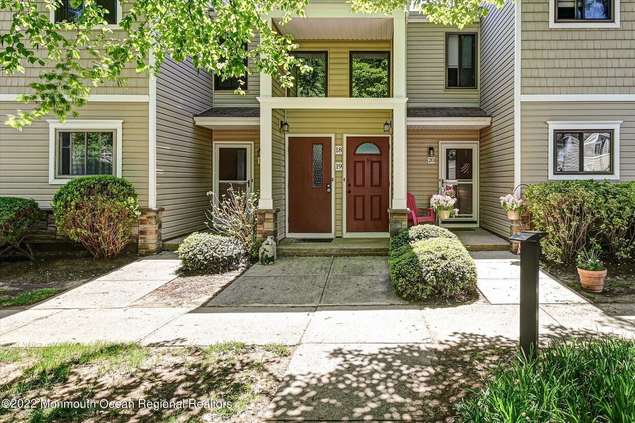 18 Carol Ct, Tinton Falls, NJ 07724 Condo for Rent in Tinton Falls