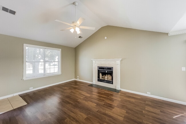 Building Photo - 8203 Quail Hollow Ct
